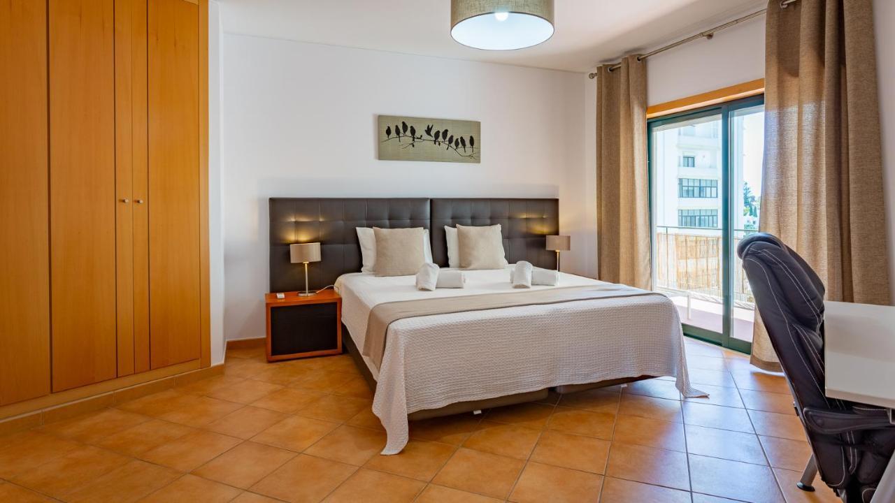 Magnificent 2Bdr Apartment W/ Ac & Pool - 2Min From Beach - By Lovelystay Armacao de Pera Ngoại thất bức ảnh