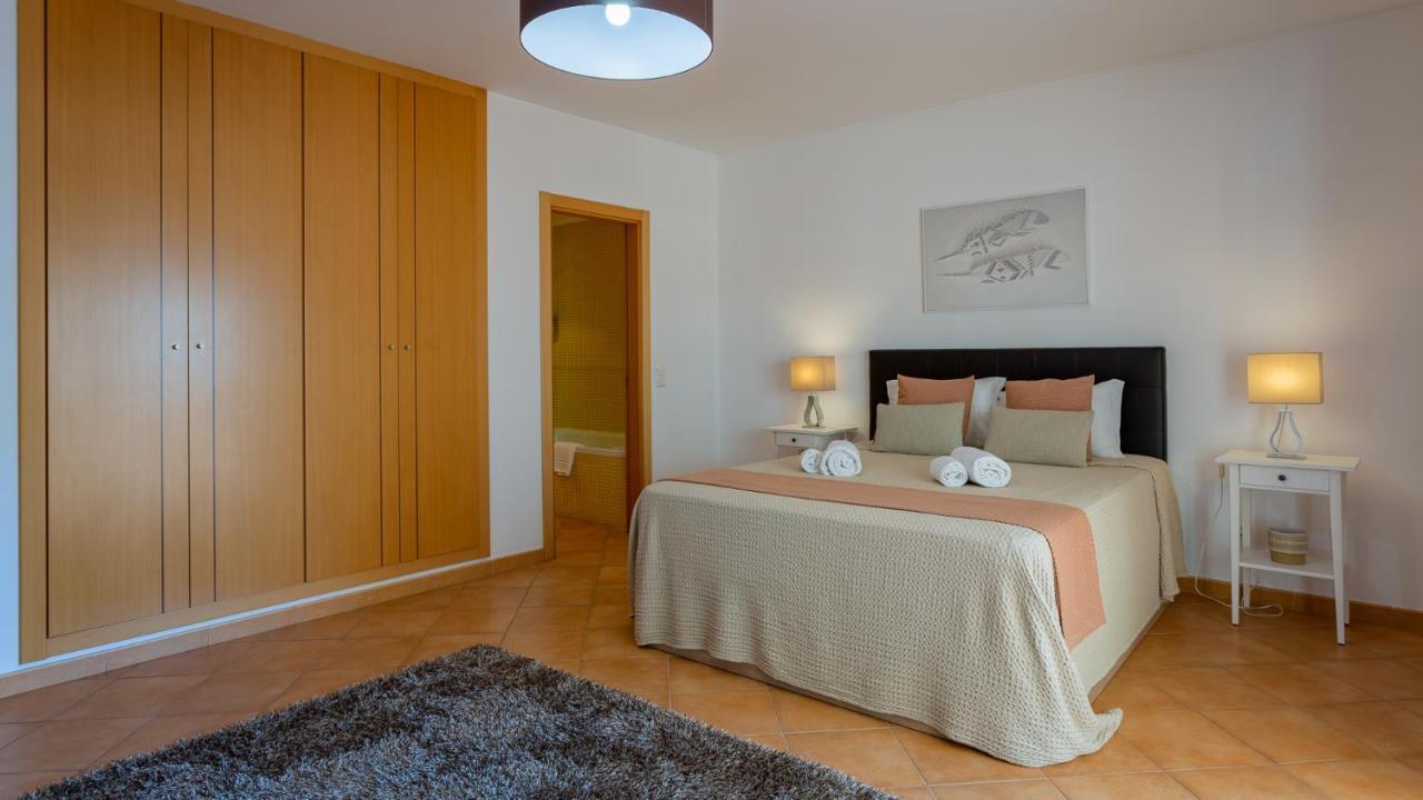 Magnificent 2Bdr Apartment W/ Ac & Pool - 2Min From Beach - By Lovelystay Armacao de Pera Ngoại thất bức ảnh