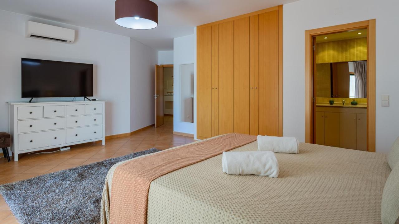 Magnificent 2Bdr Apartment W/ Ac & Pool - 2Min From Beach - By Lovelystay Armacao de Pera Ngoại thất bức ảnh
